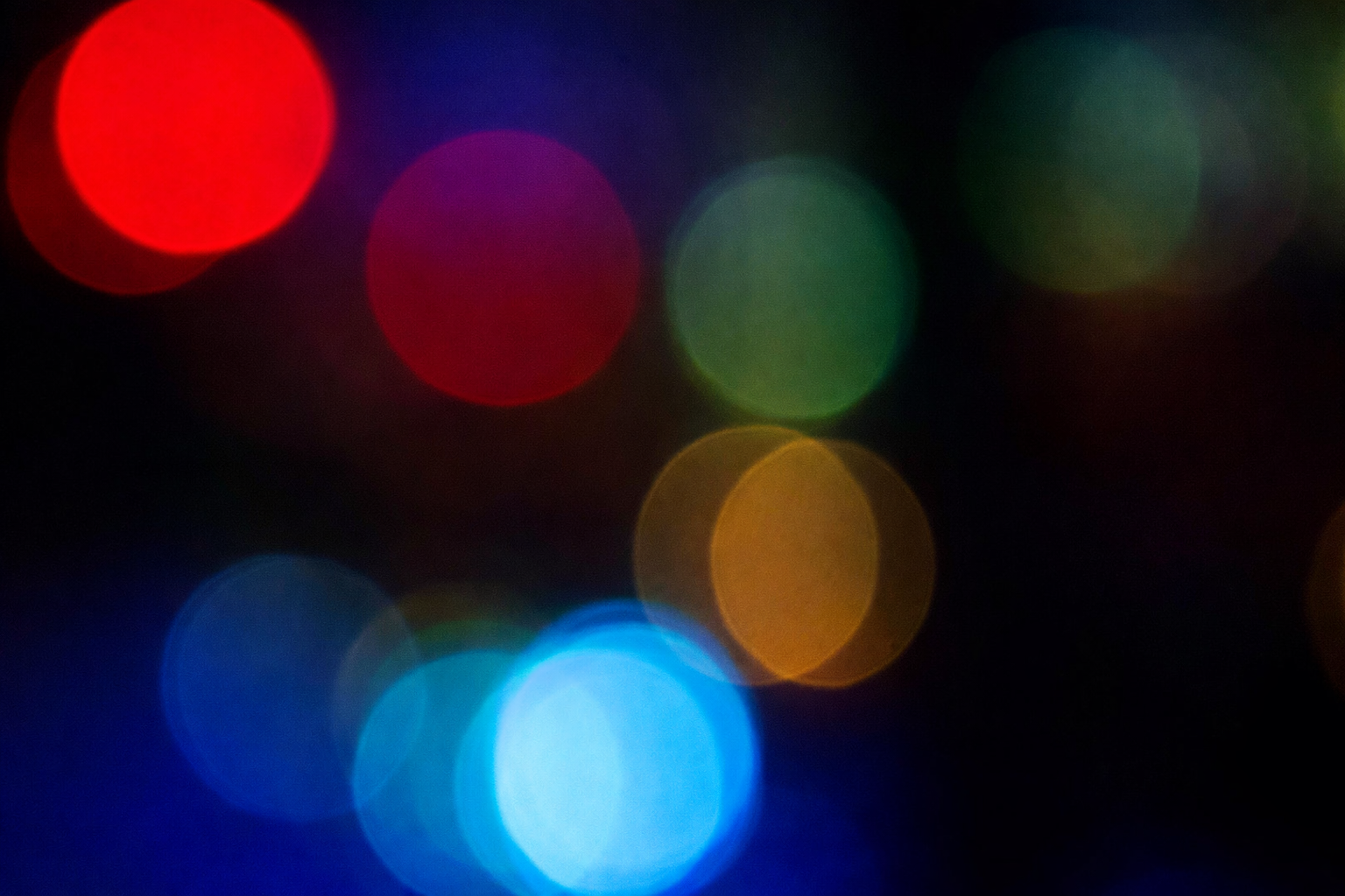 Abstract bokeh image symbolizing emotion, depth, and inner experience, used on a psychodynamic psychotherapy website focused on insight and transformation.